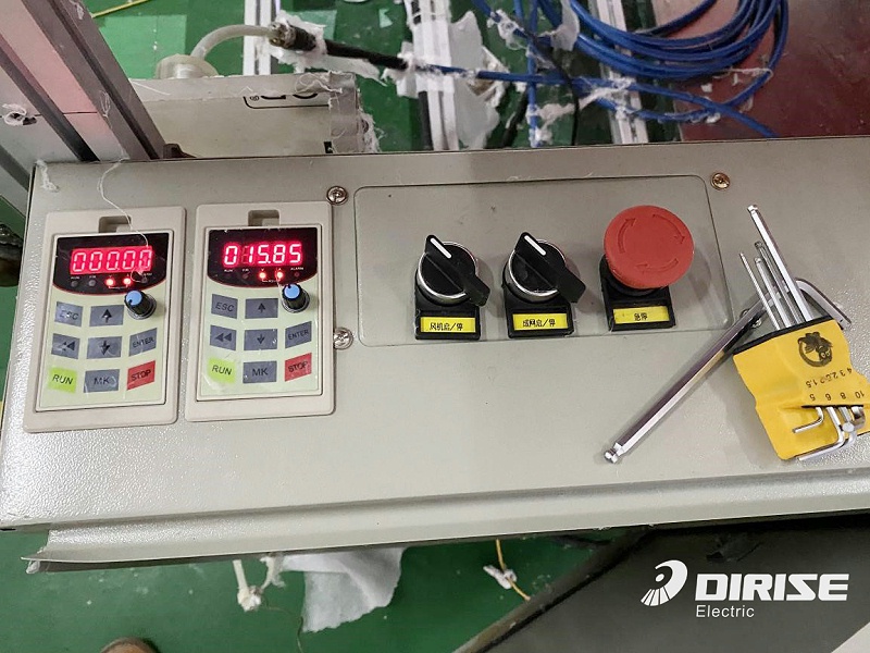德瑞斯-熔喷布设备挤出机变频器应用案例-现场图片1